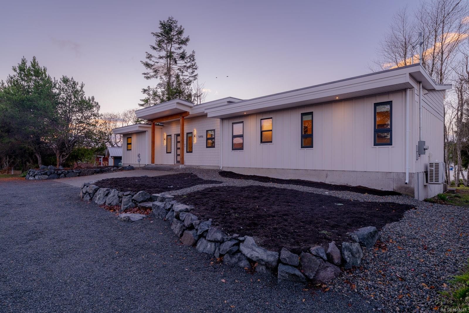 5496 Deep Bay Dr, Bowser, BC