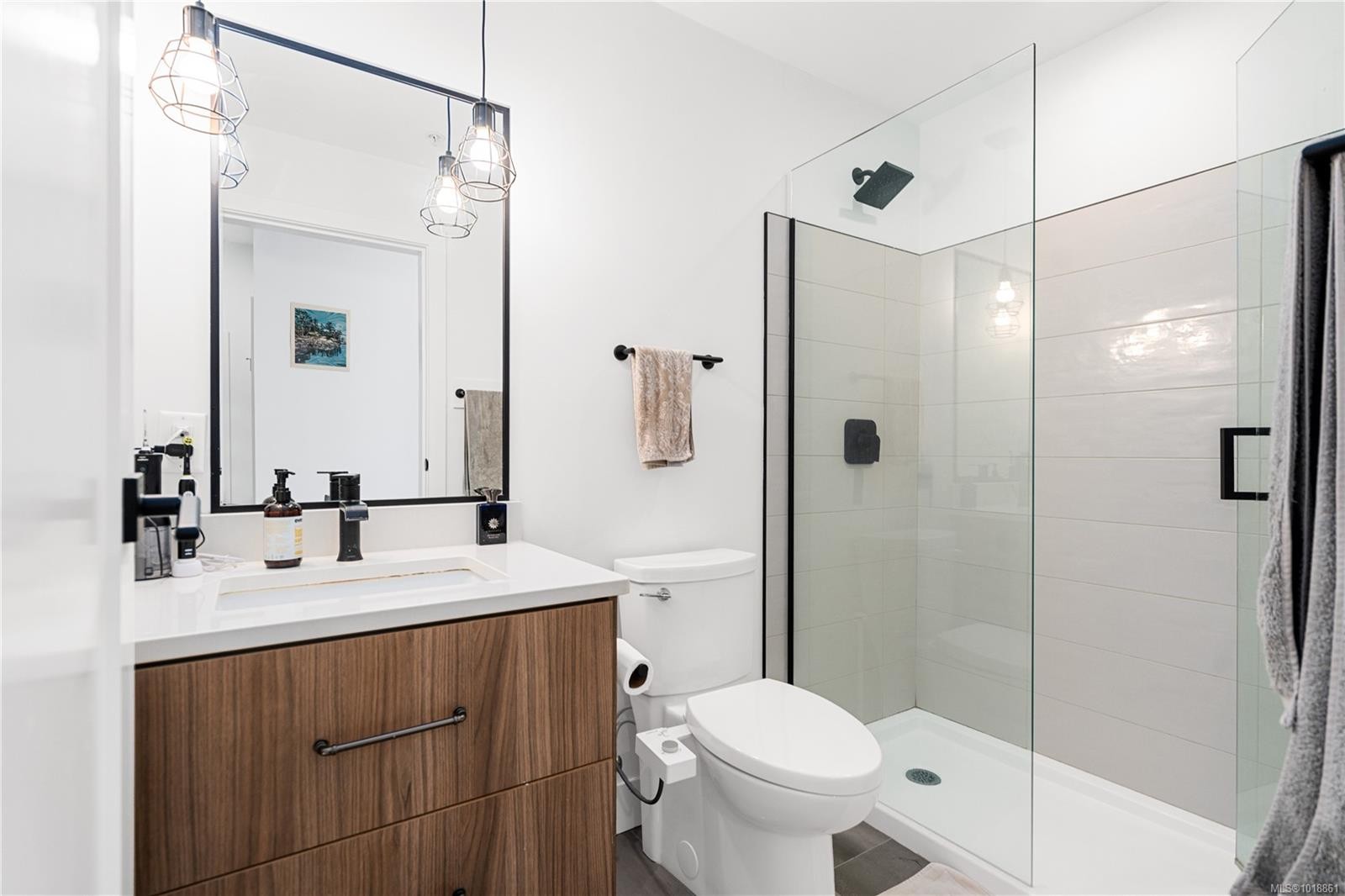 201-515 Chatham St, Victoria, BC - Indoor Photo Showing Bathroom