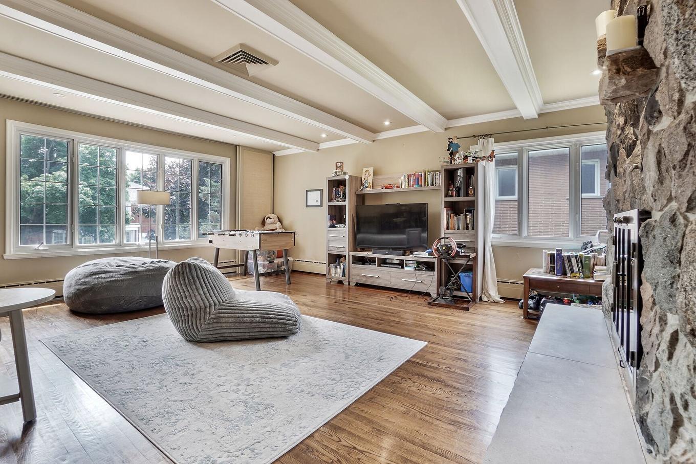 Family room - 425 Av. Lockhart, Mont-Royal, QC - Indoor Photo Showing Living Room