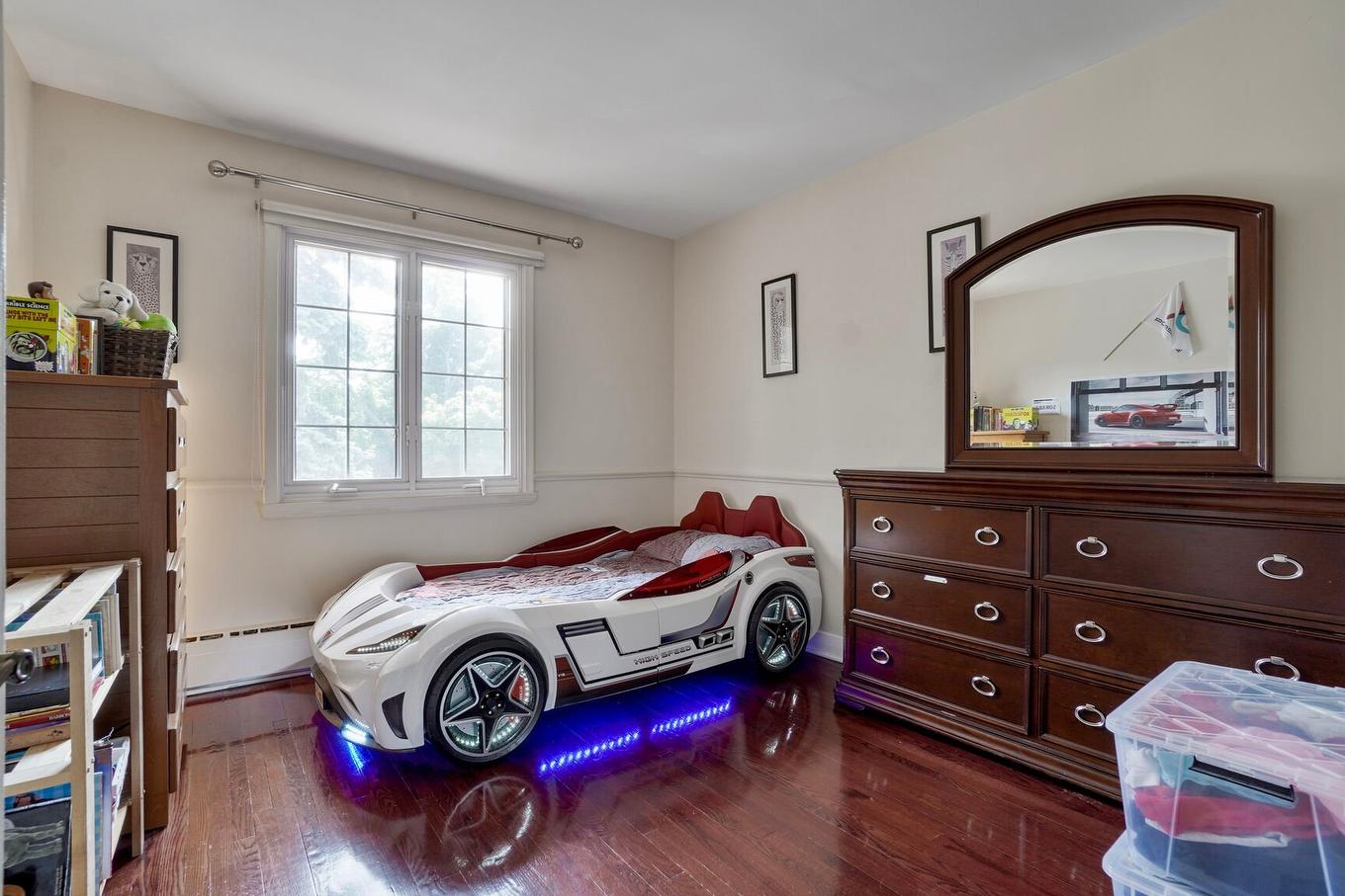 Bedroom - 425 Av. Lockhart, Mont-Royal, QC - Indoor Photo Showing Bedroom