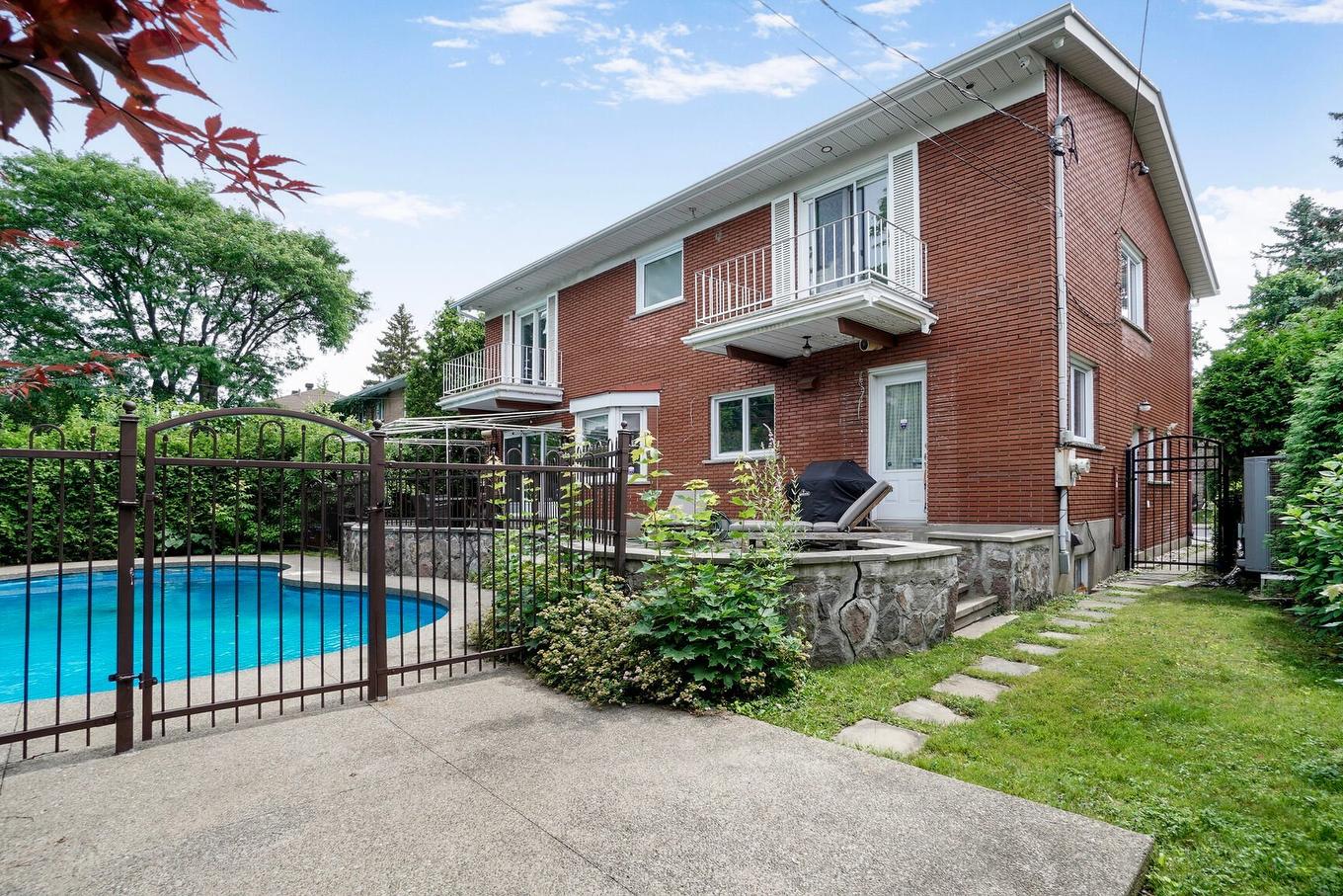 Back facade - 425 Av. Lockhart, Mont-Royal, QC - Outdoor With Exterior