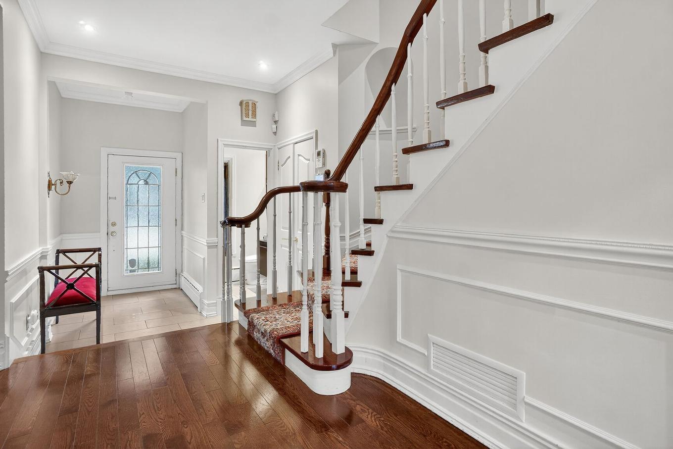 Staircase - 425 Av. Lockhart, Mont-Royal, QC - Indoor Photo Showing Other Room