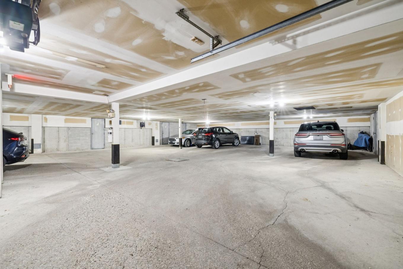 Parking - 6-18 Rue De L'Épervier, Gatineau (Hull), QC - Indoor Photo Showing Garage