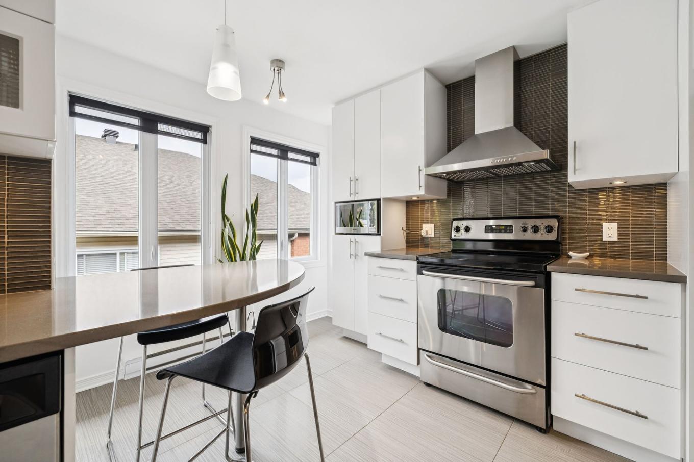 Kitchen - 6-18 Rue De L'Épervier, Gatineau (Hull), QC - Indoor Photo Showing Kitchen With Upgraded Kitchen