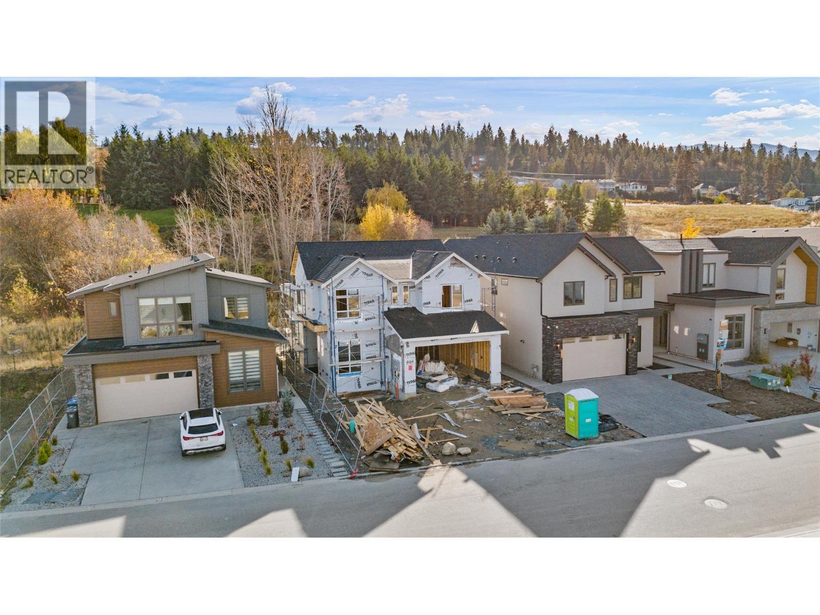 996 Bull Crescent, Kelowna, BC - Outdoor With Facade