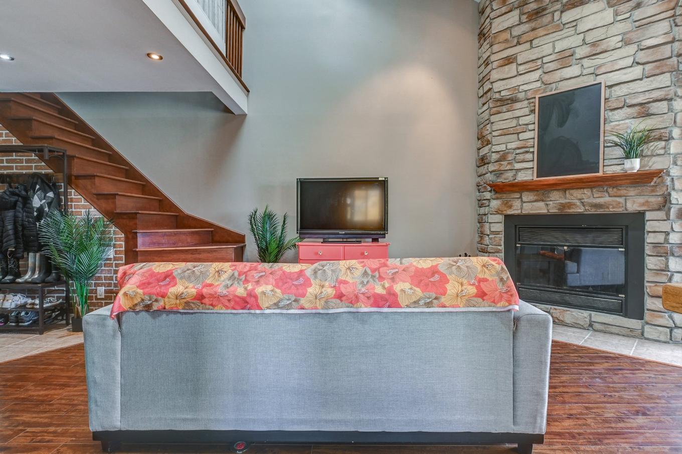 Living room - 409-9 Rue St-Léandre, Saint-Jérôme, QC - Indoor Photo Showing Living Room With Fireplace