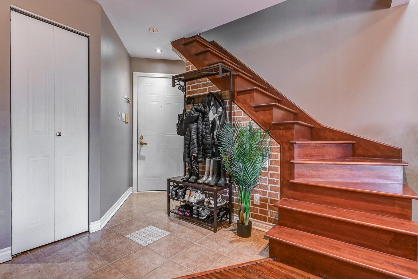 Exterior entrance - 409-9 Rue St-Léandre, Saint-Jérôme, QC - Indoor Photo Showing Other Room