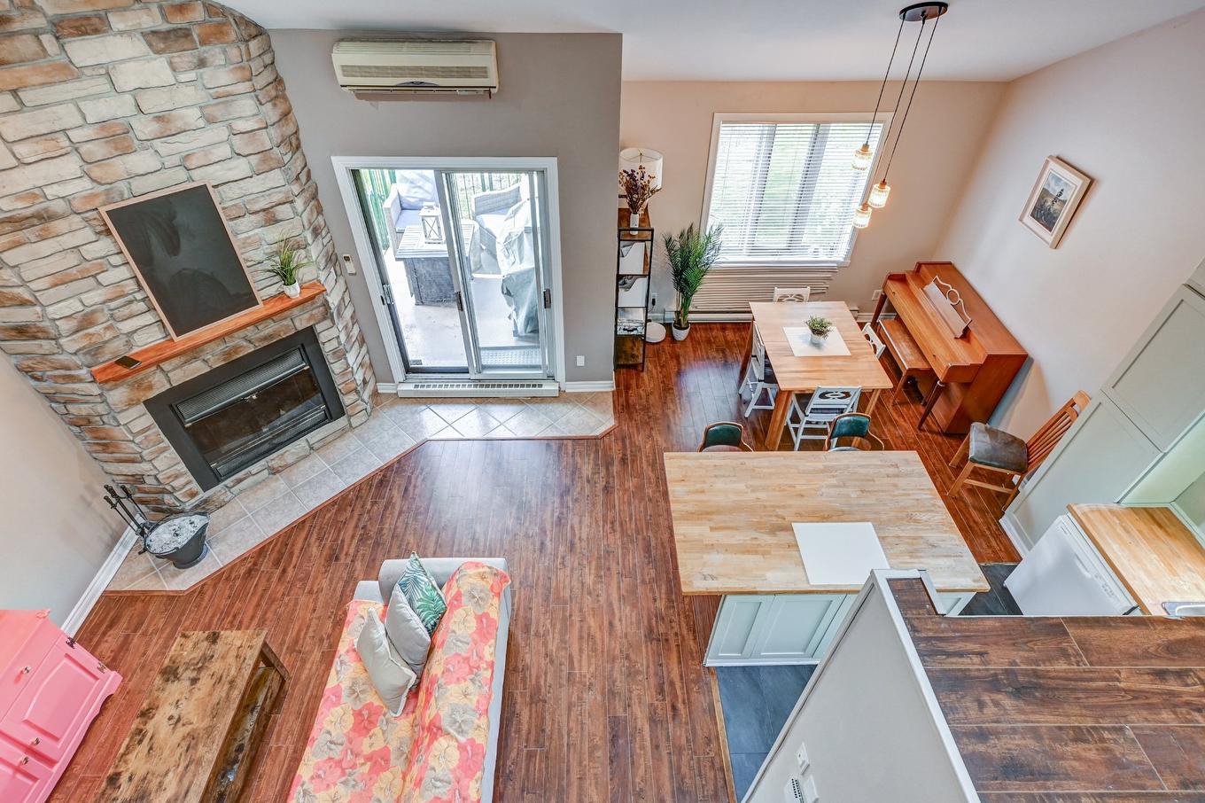 Overall view - 409-9 Rue St-Léandre, Saint-Jérôme, QC - Indoor Photo Showing Other Room With Fireplace