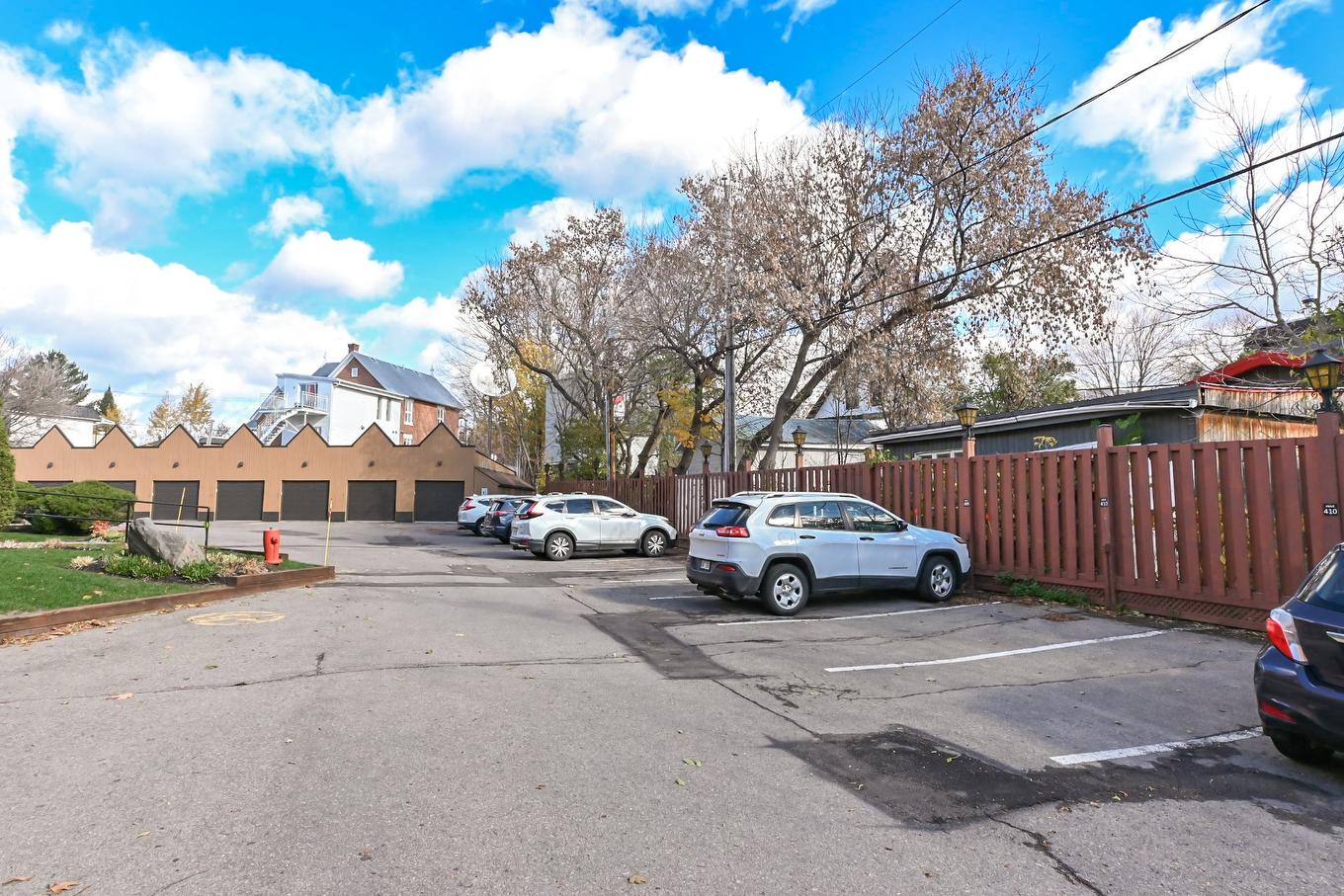 Parking - 409-9 Rue St-Léandre, Saint-Jérôme, QC - Outdoor