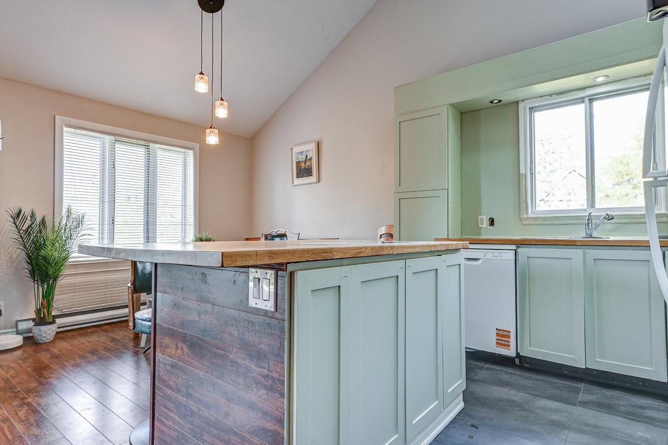 Kitchen - 409-9 Rue St-Léandre, Saint-Jérôme, QC - Indoor Photo Showing Bathroom