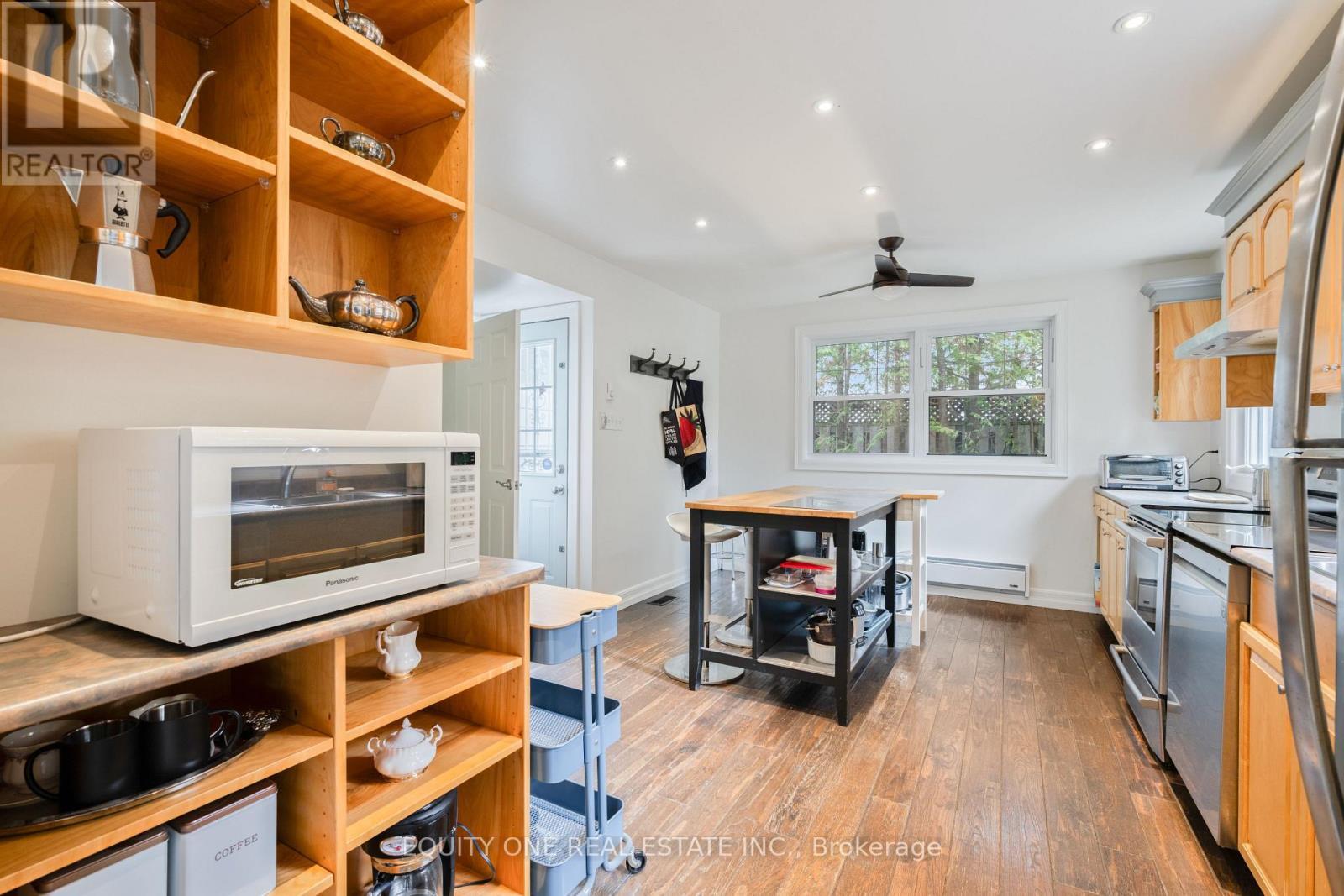 73 Hobart Crescent, Ottawa, ON - Indoor Photo Showing Kitchen