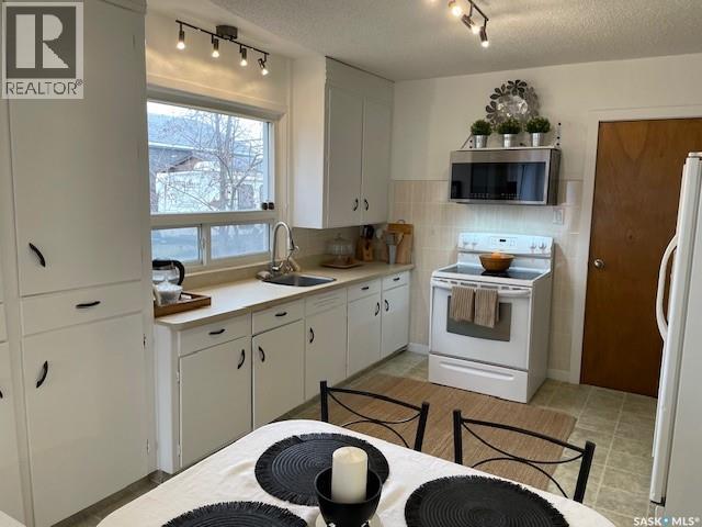 410 1St Street, Kipling, SK - Indoor Photo Showing Kitchen
