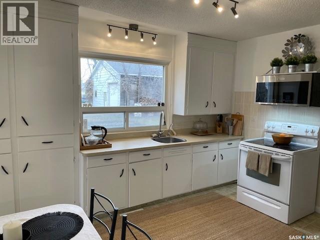 410 1St Street, Kipling, SK - Indoor Photo Showing Kitchen
