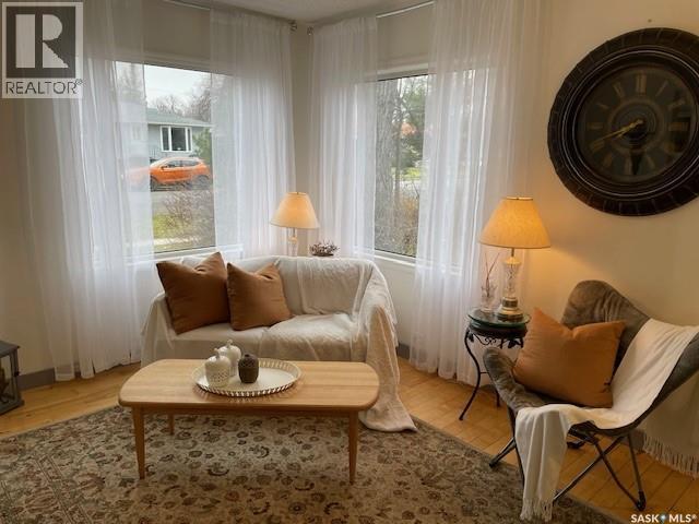 410 1St Street, Kipling, SK - Indoor Photo Showing Living Room