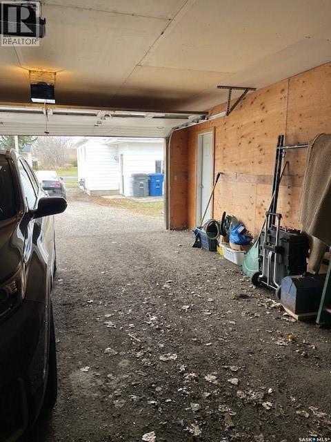 410 1St Street, Kipling, SK - Indoor Photo Showing Garage