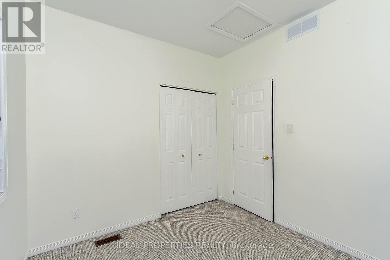 A - 19 Castle Glen Crescent, Ottawa, ON - Indoor Photo Showing Other Room