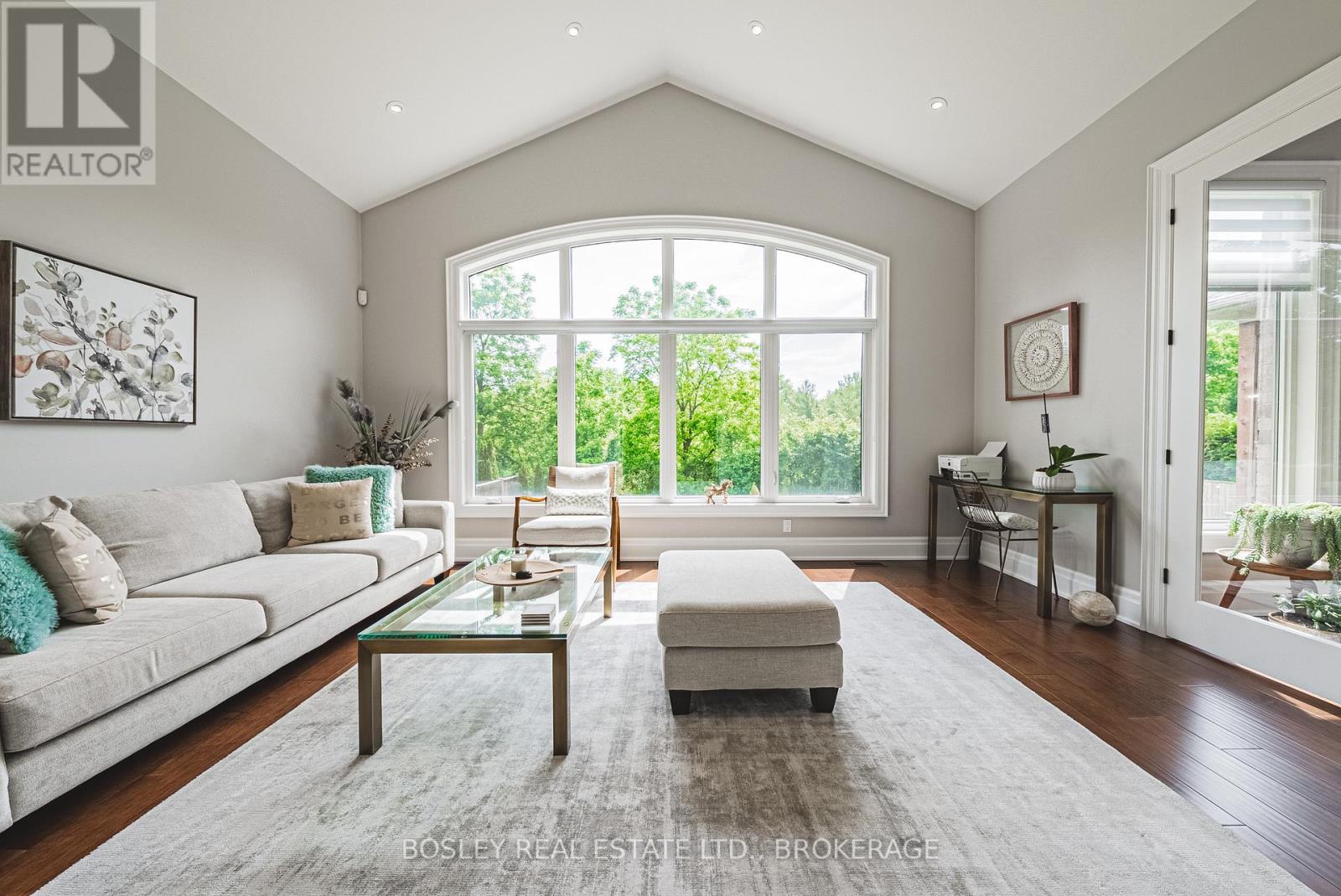 Sitting Rm/Library/Office/Lounge off of primary bd - 32 Philmori Boulevard, Pelham (Fonthill), ON - Indoor Photo Showing Living Room