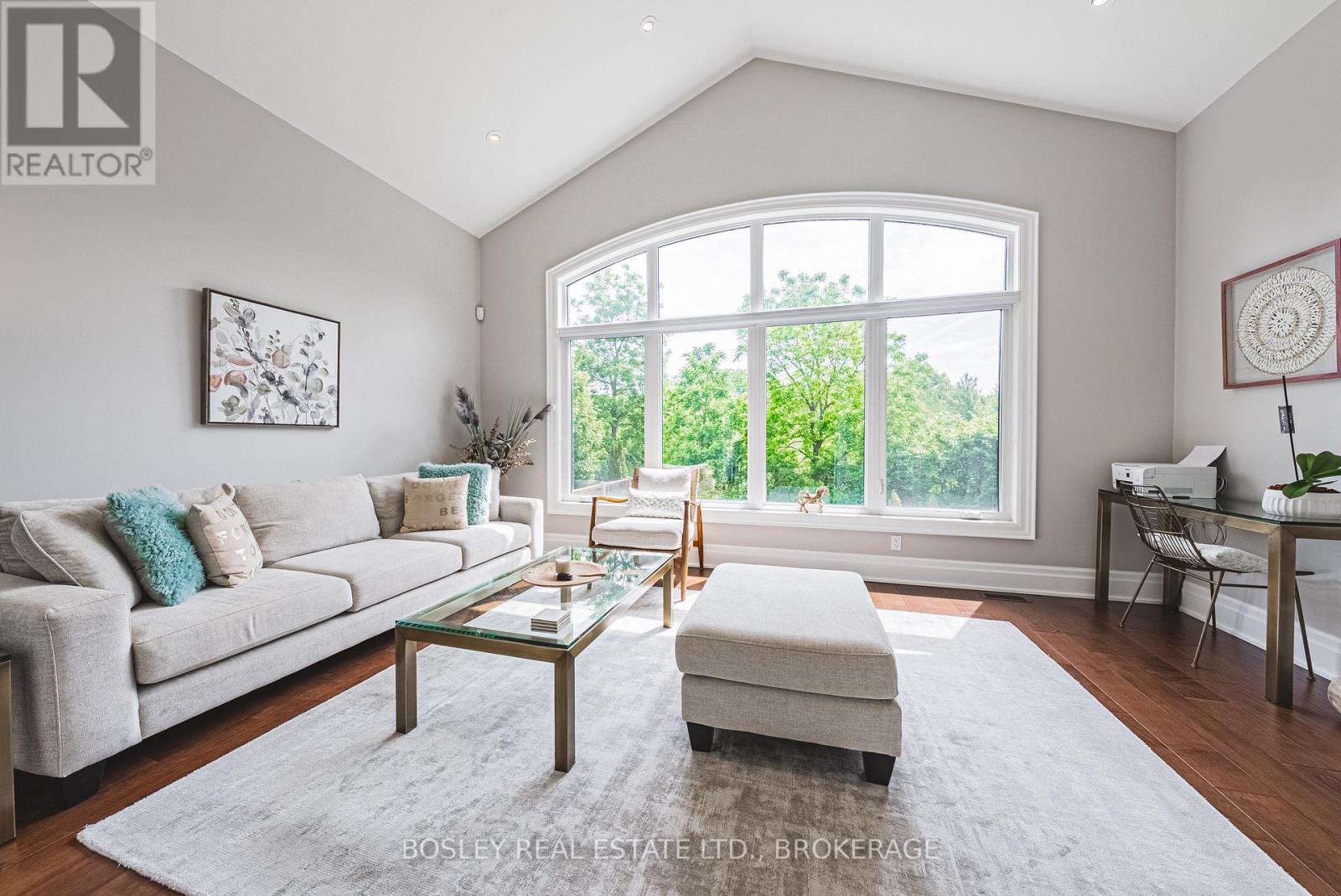 Vaulted ceilings and again, tons of natural light! - 32 Philmori Boulevard, Pelham (Fonthill), ON - Indoor Photo Showing Living Room