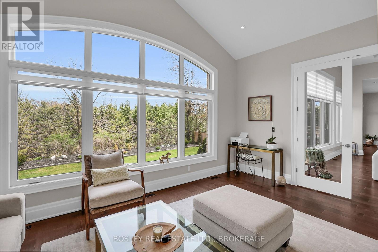 Sitting Rm/Library/Office/Lounge off of primary bd - 32 Philmori Boulevard, Pelham (Fonthill), ON - Indoor Photo Showing Living Room
