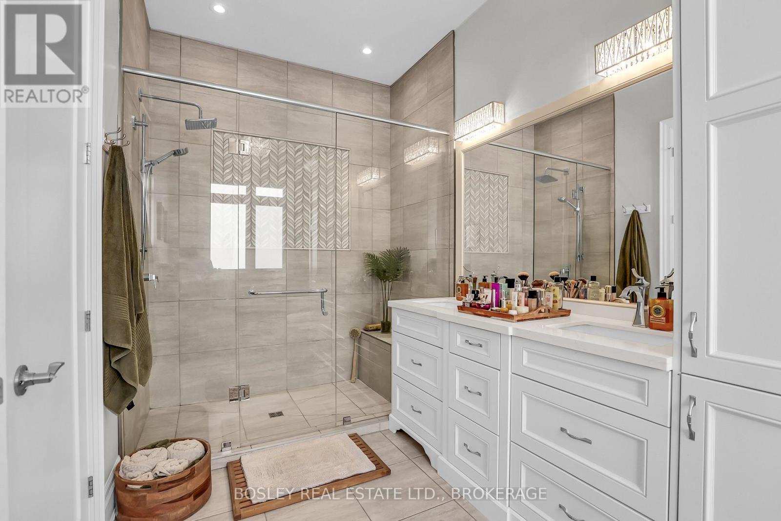 Primary 5 pc Ensuite... - 32 Philmori Boulevard, Pelham (Fonthill), ON - Indoor Photo Showing Bathroom