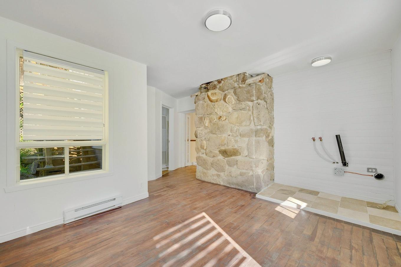 Salle de lavage - 305 Ch. Du Tour-Du-Lac, Sainte-Agathe-Des-Monts, QC - Indoor Photo Showing Other Room