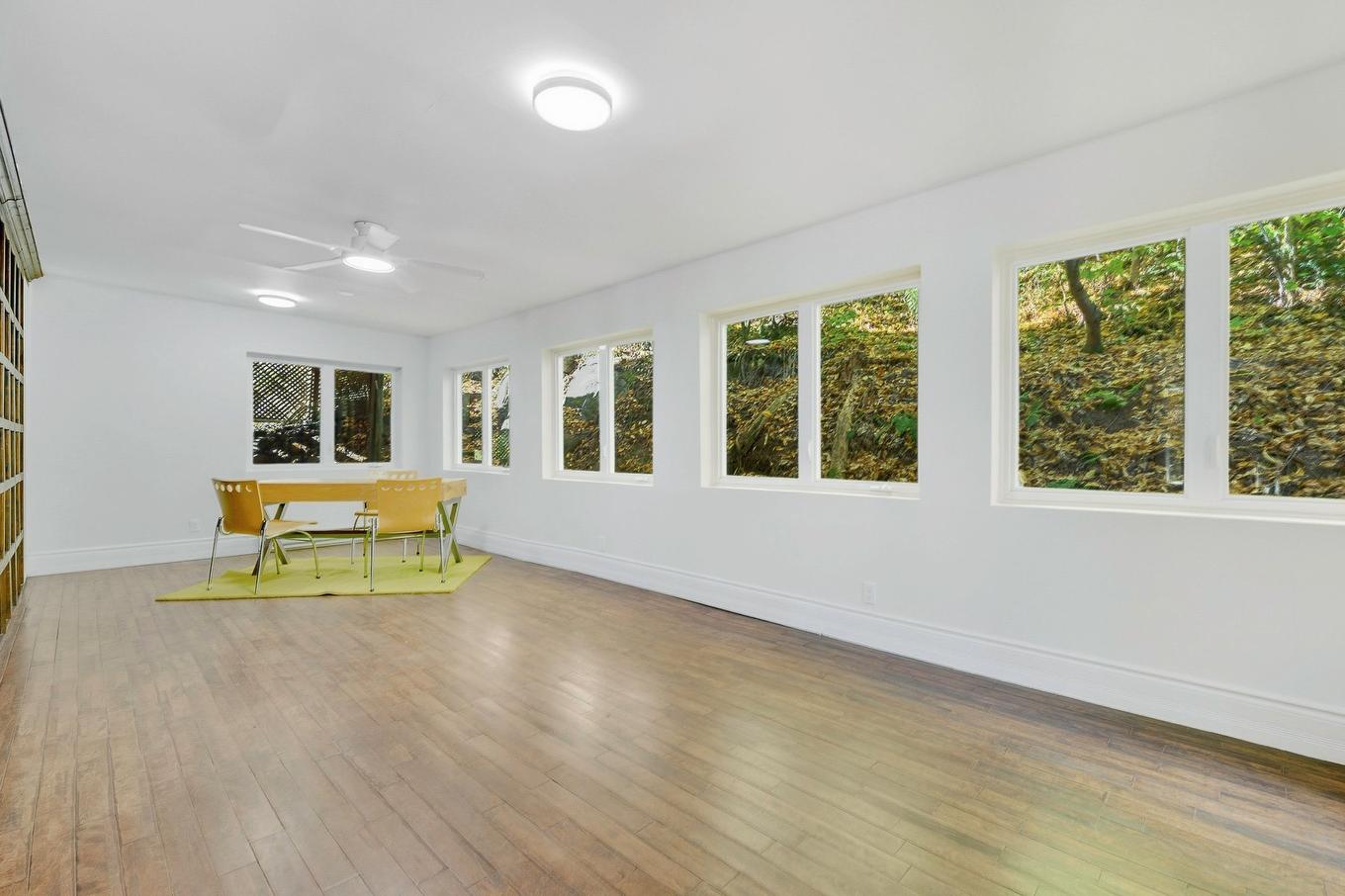 Salle familiale - 305 Ch. Du Tour-Du-Lac, Sainte-Agathe-Des-Monts, QC - Indoor