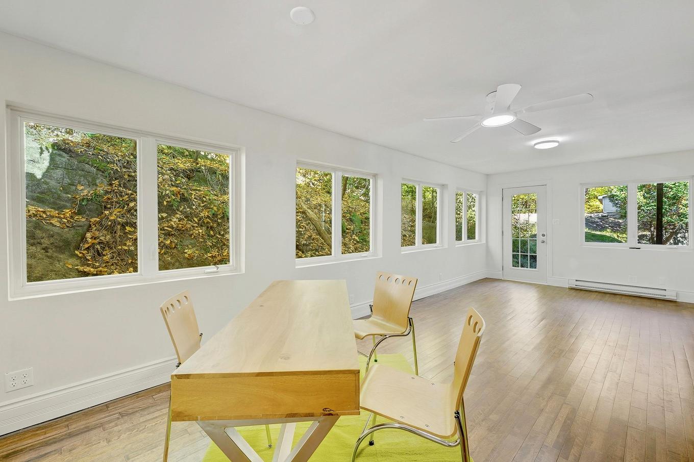 Salle familiale - 305 Ch. Du Tour-Du-Lac, Sainte-Agathe-Des-Monts, QC - Indoor