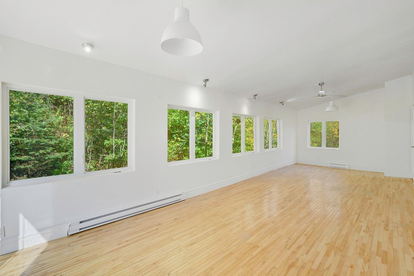 Chambre à coucher principale - 305 Ch. Du Tour-Du-Lac, Sainte-Agathe-Des-Monts, QC - Indoor Photo Showing Other Room