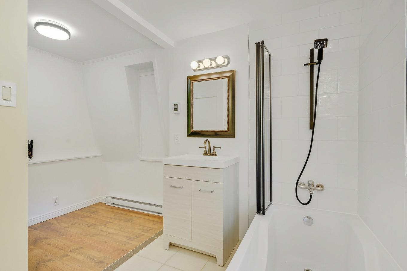 Salle de bains - 305 Ch. Du Tour-Du-Lac, Sainte-Agathe-Des-Monts, QC - Indoor Photo Showing Bathroom