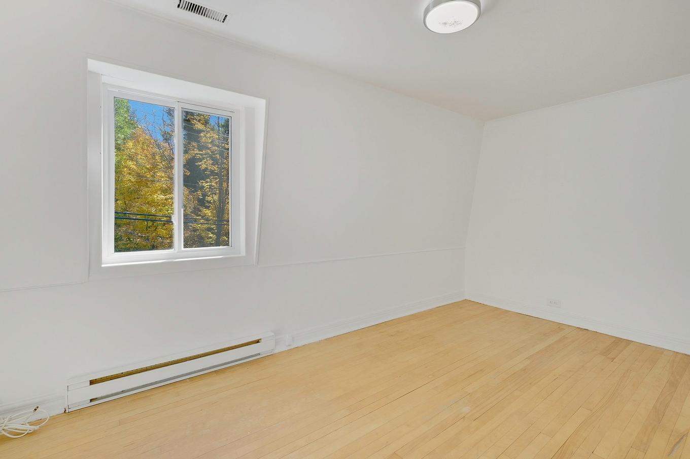 Chambre à coucher - 305 Ch. Du Tour-Du-Lac, Sainte-Agathe-Des-Monts, QC - Indoor Photo Showing Other Room