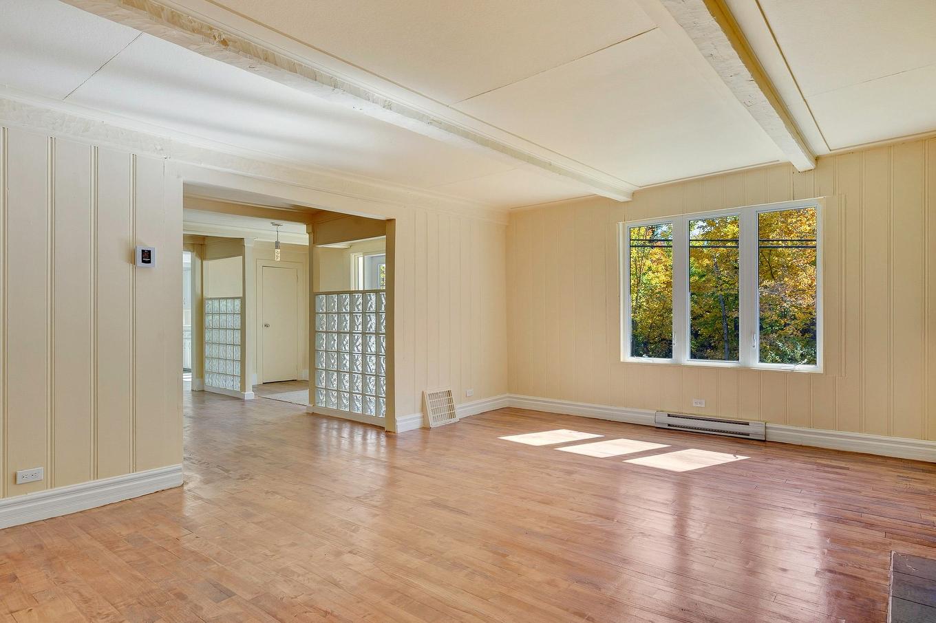 Salon - 305 Ch. Du Tour-Du-Lac, Sainte-Agathe-Des-Monts, QC - Indoor Photo Showing Other Room