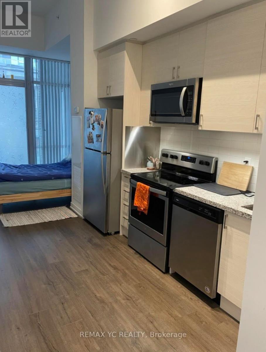 111 - 621 Sheppard Avenue E, Toronto, ON - Indoor Photo Showing Kitchen