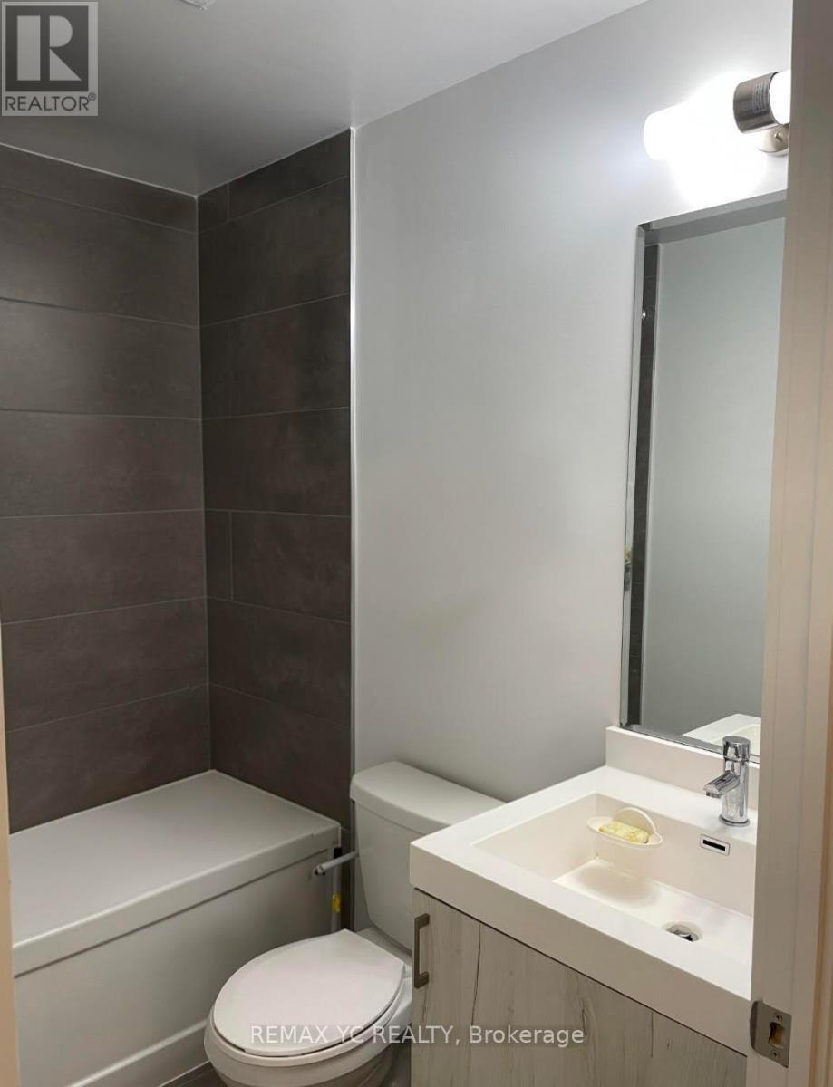 111 - 621 Sheppard Avenue E, Toronto, ON - Indoor Photo Showing Bathroom