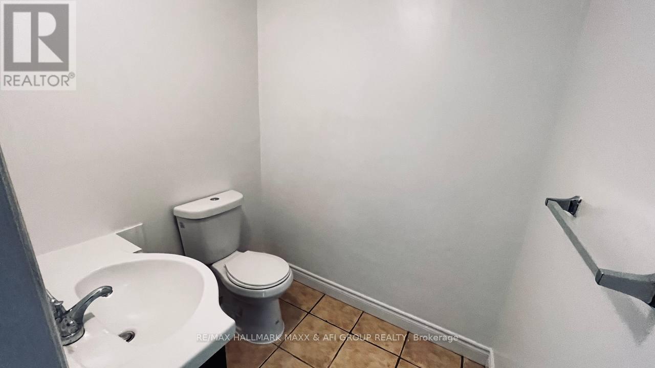 Unit A - 82 Sanford Street, Barrie, ON - Indoor Photo Showing Bathroom