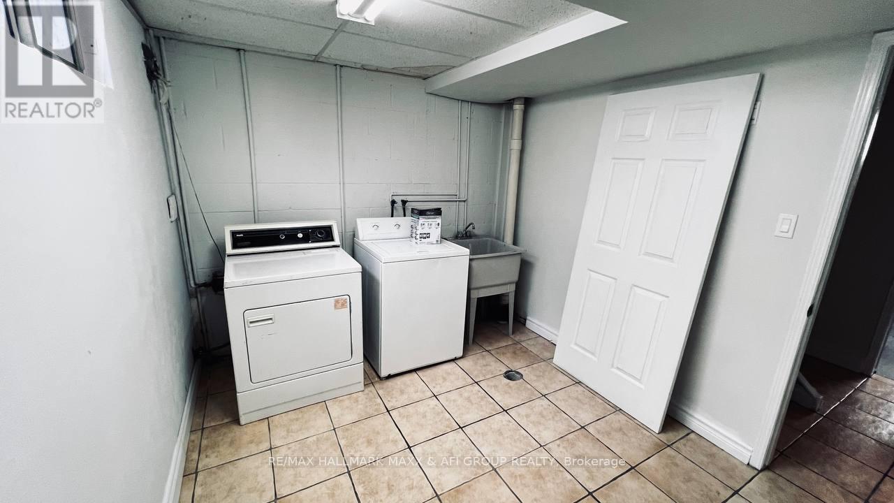 Unit A - 82 Sanford Street, Barrie, ON - Indoor Photo Showing Laundry Room