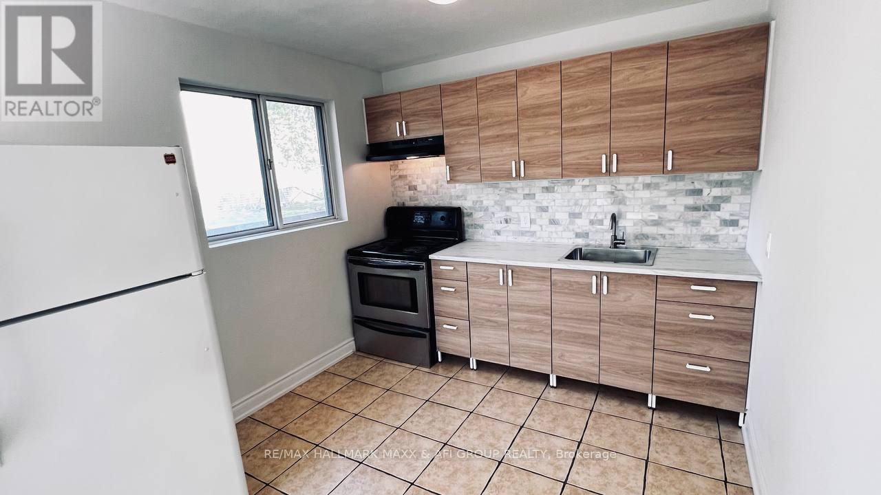 Unit A - 82 Sanford Street, Barrie, ON - Indoor Photo Showing Kitchen