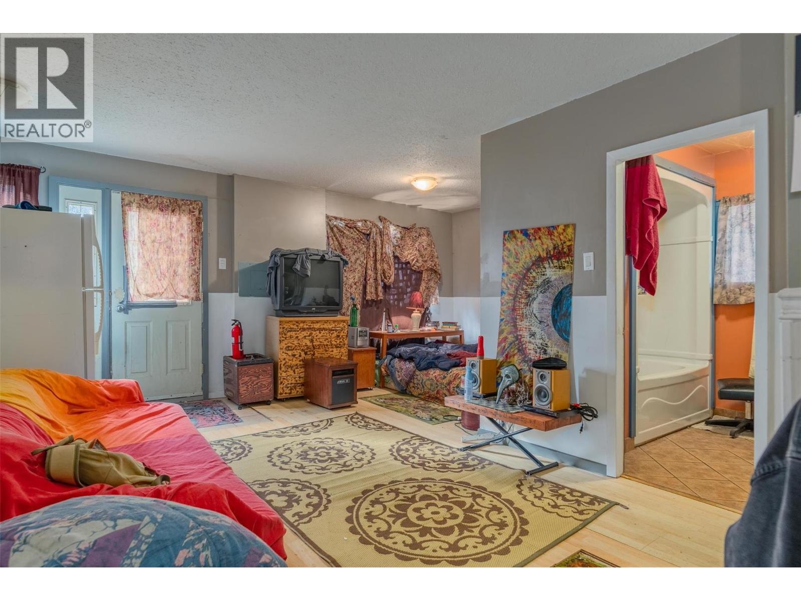 1976 Watson Lane, Fruitvale, BC - Indoor