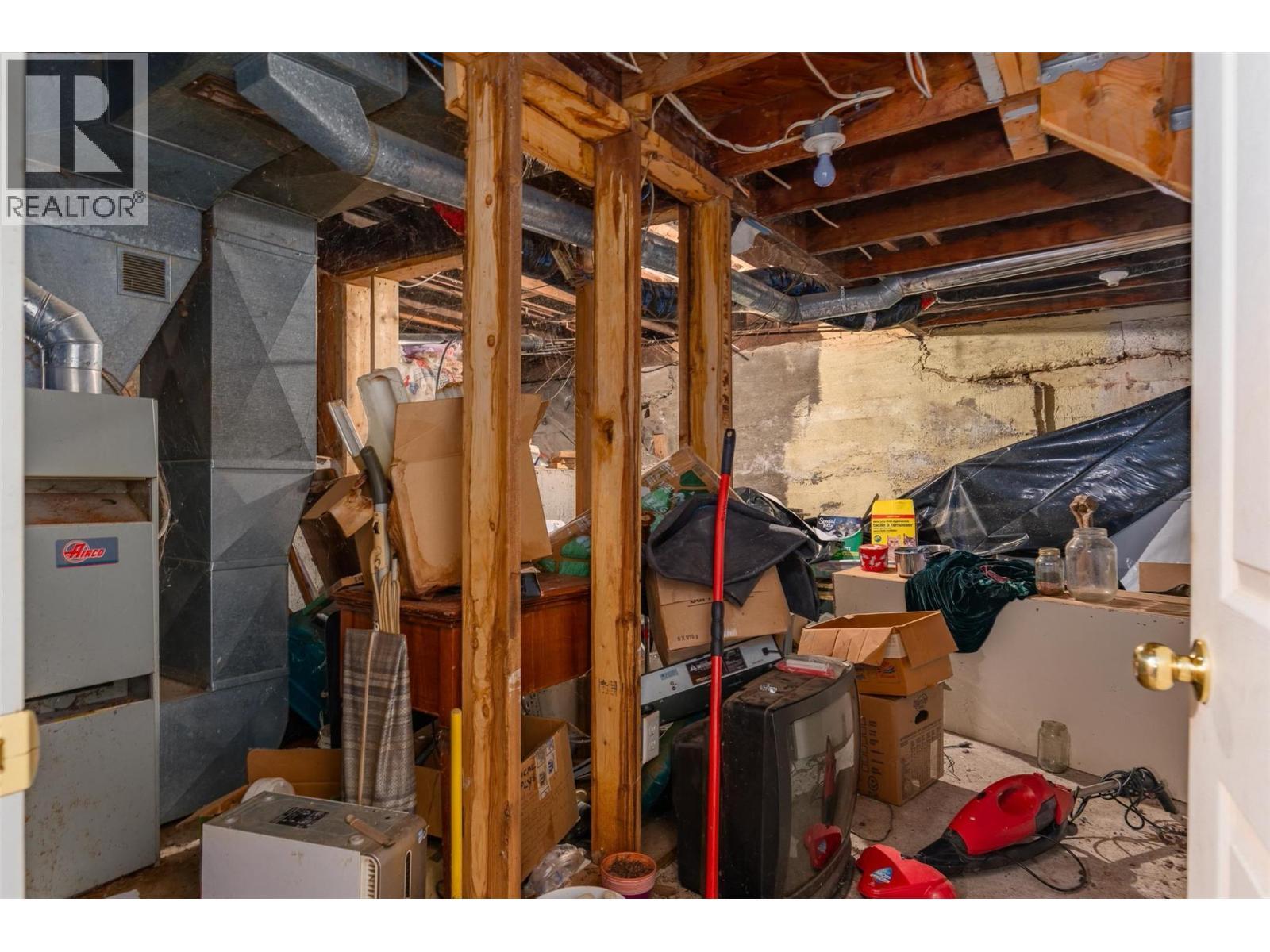 1976 Watson Lane, Fruitvale, BC - Indoor Photo Showing Basement