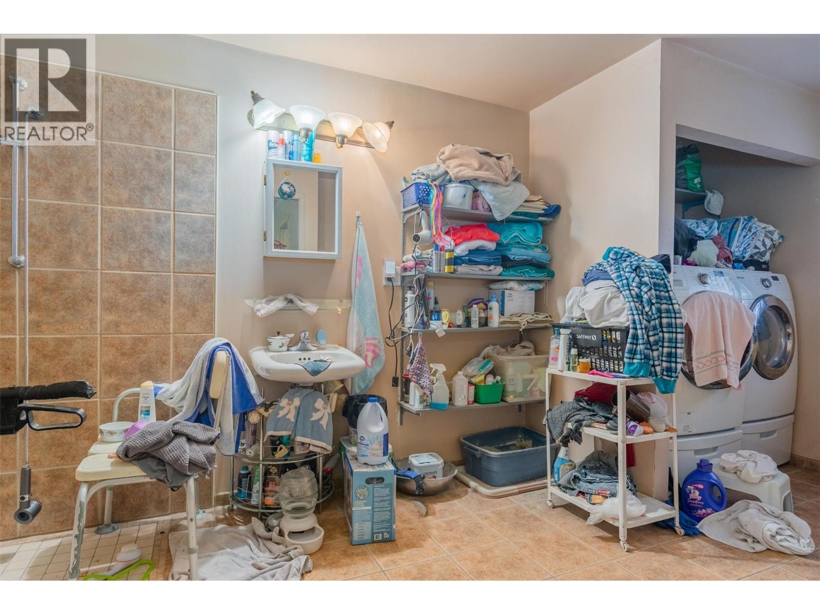 1976 Watson Lane, Fruitvale, BC - Indoor Photo Showing Laundry Room