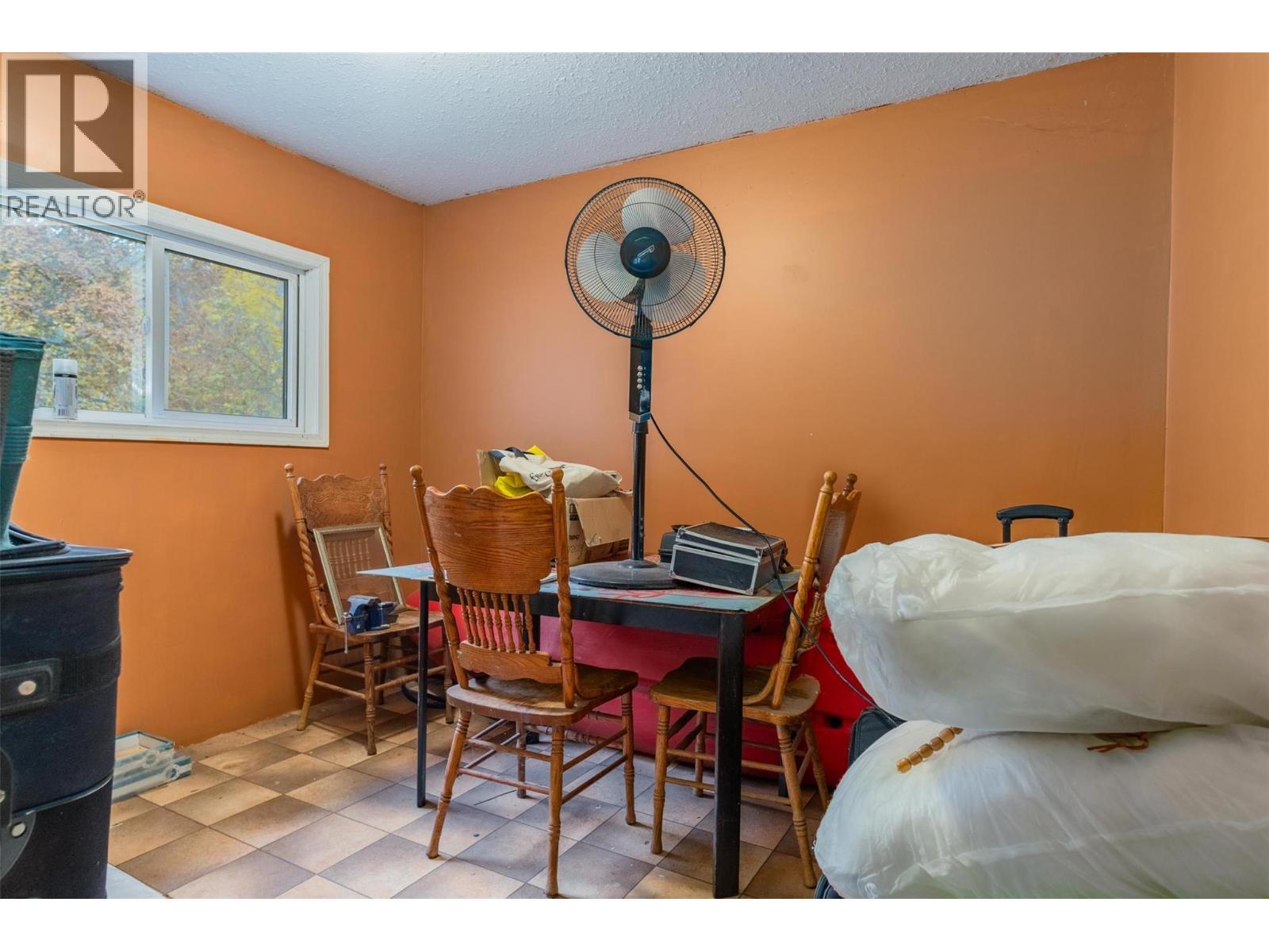 1976 Watson Lane, Fruitvale, BC - Indoor Photo Showing Dining Room