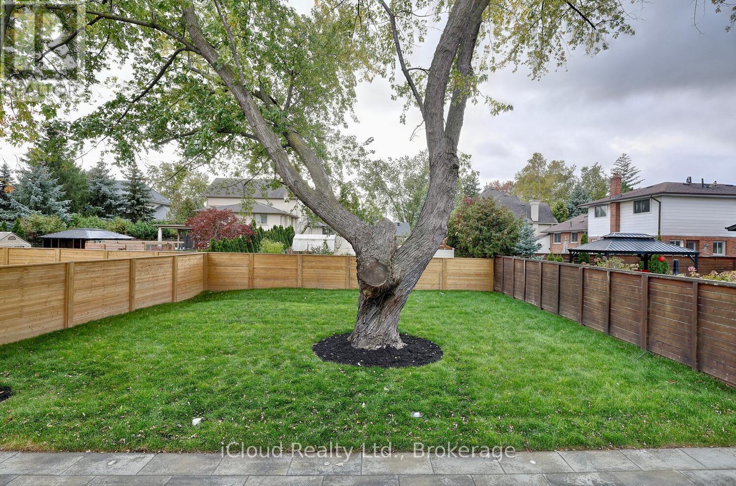 2556 Glengarry Road, Mississauga, ON - Outdoor With Backyard