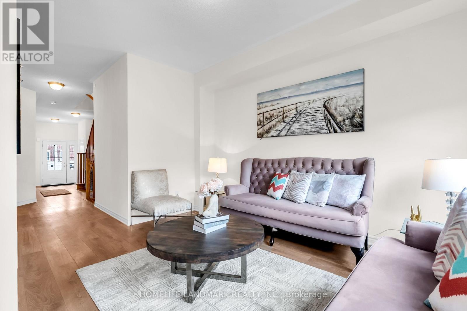 21 Sapphire Way, Thorold, ON - Indoor Photo Showing Living Room