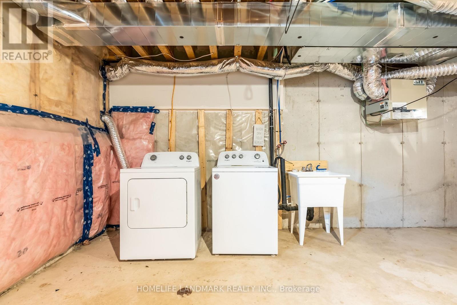 21 Sapphire Way, Thorold, ON - Indoor Photo Showing Laundry Room