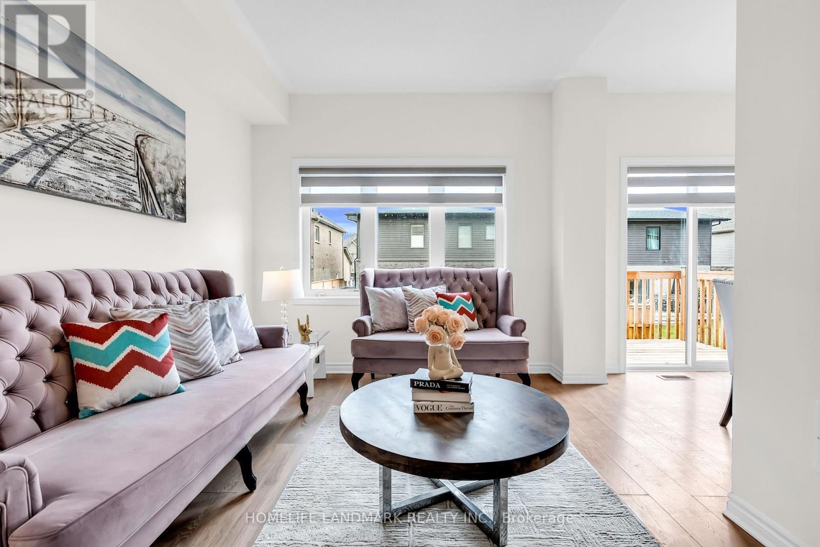 21 Sapphire Way, Thorold, ON - Indoor Photo Showing Living Room