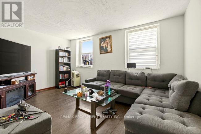 196 1/2 Kenilworth Avenue N, Hamilton, ON