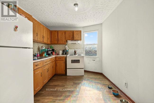 196 1/2 Kenilworth Avenue N, Hamilton, ON