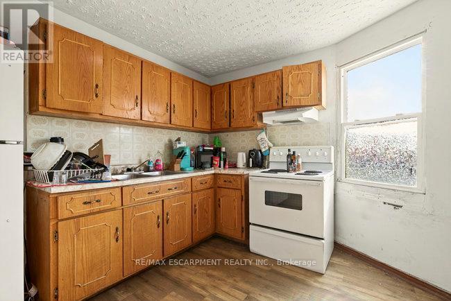 196 1/2 Kenilworth Avenue N, Hamilton, ON