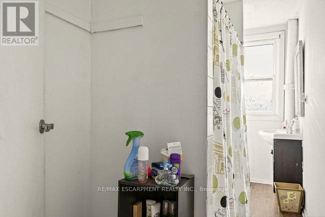 196 1/2 Kenilworth Avenue N, Hamilton, ON