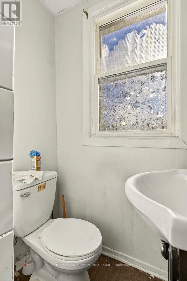 196 1/2 Kenilworth Avenue N, Hamilton, ON