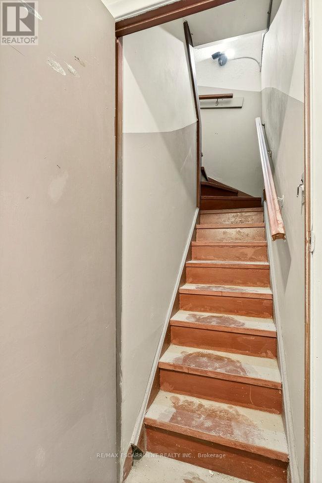 196 1/2 Kenilworth Avenue N, Hamilton, ON